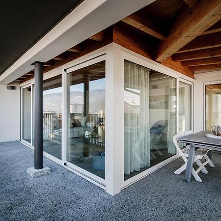 White Attic - By Myhomeincomo Camnago Volta Exterior foto